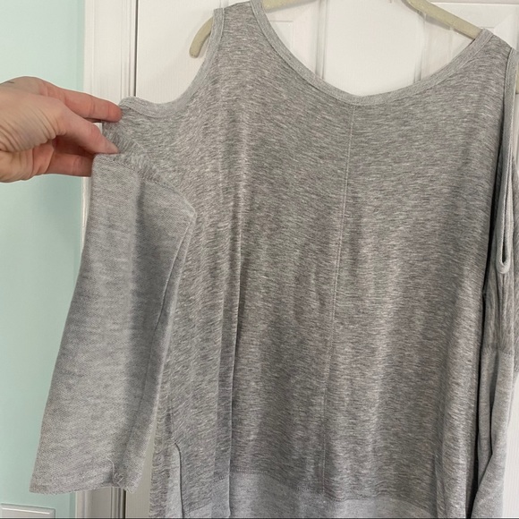 Cold shoulder shirt - Picture 2 of 4